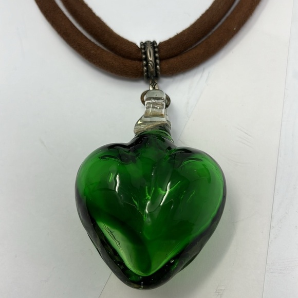 Blown glass heart necklace - Picture 2 of 6